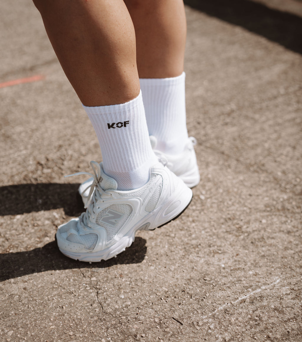 KOF Unisex zeķes baltas ar melnu uzrakstu OEKO-TEX®